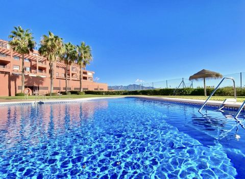 Beautiful one bedroom apartment with fantastic panoramic sea and golf views, quiet area just 2 minutes from the shopping center of Miramar and 5 from Fuengirola, located in a very good area, surrounded by a golf course, it consists of one bathroom, o...