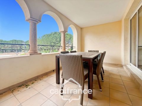 Appartement de 42M2 situé au premier étage d'une résidence de 2 étages au domaine de PONT ROYAL, 1 chambre et chambre cabine, vue dégagéee, Terrasse LOGGIA, Emplacement Idéal, place de parking