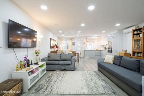 Moradia sem Licença de Habitação Localizada numa zona residencial calma e familiar, esta moradia beneficia da proximidade a comércio local, escolas, transportes públicos e fáceis acessos às principais vias rodoviárias, como a A1, IC2 e CRIL, permitin...