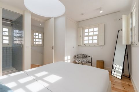 This modern and comfortable apartment in Matosinhos is perfect for families or small groups, offering accommodation for up to 6 guests. With 88 m² of well-designed living space, the apartment features two cozy bedrooms and a bright, inviting atmosphe...