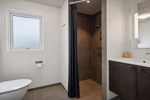 Spacieuse et accueillante, cette maison de vacances dispose de 12 lits confortables et peut accueillir jusqu'à 20 personnes, ce qui la rend idéale pour les grandes familles ou les groupes. Les politiques d'accueil des animaux de compagnie permettent ...