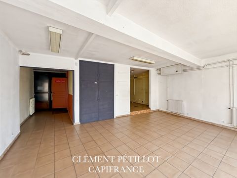 Immeuble indépendant à usage mixte 440 m² Toit-terrasse Emplacement stratégique
