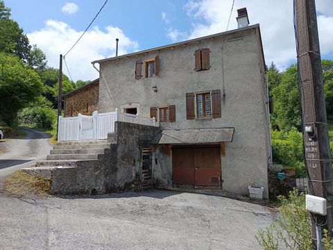 Charmante maison de campagne en pierre à BERLATS, au cur de la nature