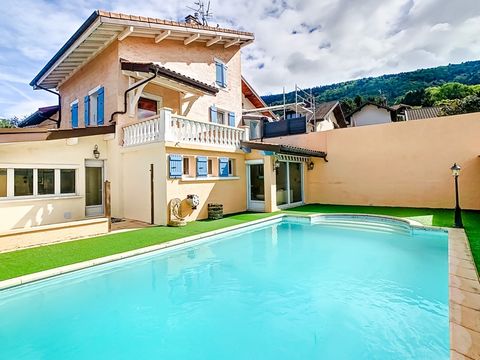 Maison de village mitoyenne avec piscine 5 pièces SAINT CERGUES (74)