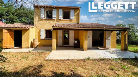 A37997CRR83 - À seulement quelques minutes à pied du centre de Gonfaron, cette agréable villa de 107 m² habitables, construite en 2006, vous séduira par son environnement paisible et son confort moderne. Édifiée sur un terrain plat et piscinable de 8...