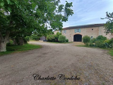 Vivez votre rêve : Ferme de caractère avec gîtes, chambres dhôtes et potentiel incroyable à Feugarolles