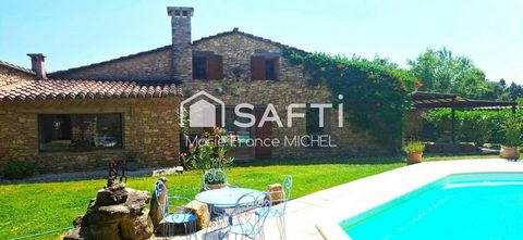 Ensemble de trois maisons en pierre totalisant 328 m² habitables sur un terrain de 7 750 m², au pied de Gordes, l’un des plus beaux villages de France. Fort potentiel : résidence principale, gîtes ou projet familial. Authenticité, charme et...