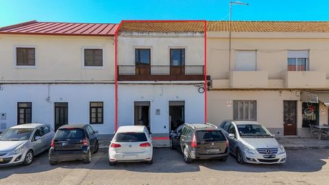 Nota importante: Imóvel sem licença de utilização. A legalização do edifício ficará a cargo do comprador. O rés do chão é anterior a 1951 e o primeiro andar foi construído posteriormente. Devido à ausência de licença, a aquisição terá de ser feita po...
