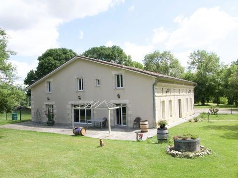 Superbe maison de 456m² à SAINT CHRISTOLY DE BLAYE (33)