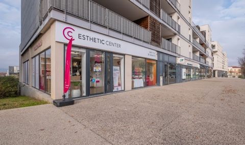 murs commerciaux à vendre SATHONAY CAMP (69) local de 130m2 environ en angle, boulevard castellane, emplacement N°1