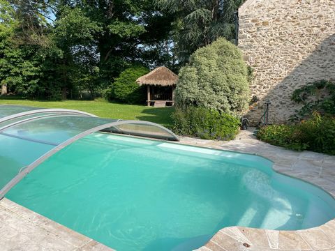 PROPRIETE ANCIENNE DE 302 M² HABITABLE AVEC DEPENDANCES