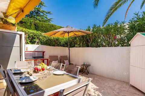 secteur plages du midi . un t1 Bis de 4 couchages d'une superficie de 29,47m2 Carrez en bord de mer, dans une résidence sécurisée avec piscine. Un jardin privatif orienté plein sud de 20m2 offre un espace de vie supplémentaire idéal pour bronzer, ou ...