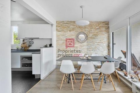 J'ai le plaisir de vous proposer en exclusivité, ce bel appartement lumineux de 4 pièces/3 chambres. Niché dans un environnement verdoyant, au sein d'une résidence familiale et internationale, il se compose comme suit : cuisine ouverte sur un grand s...