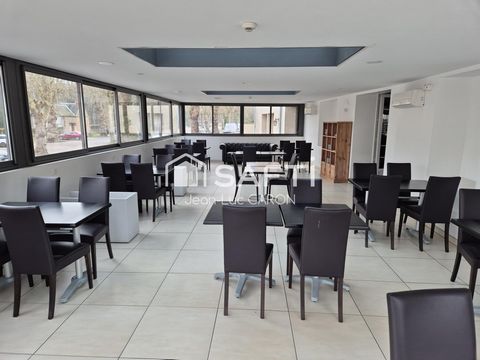 Habitations, salle de séminaires, Bureaux, mur commerciaux (449m²)