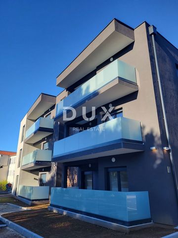 ID CODE: 31098 Danijela Majdandžić Agent s licencom Mob: +385 98 979 1602 Tel: +385 91 480 8808 E-mail: danijela@dux-dalmacija.com www.dux-dalmacija.com