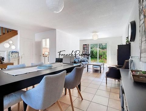 Maison de ville 109 m² avec grande terrasse 50 m² à Bron, proche tram T5, quartier pavillonnaire