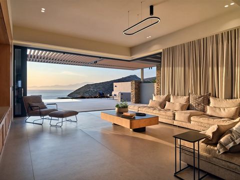 Villa I Ontsnap naar een prachtige, luxe ondergrondse villa aan zee op het betoverende eiland Andros met Big Villa I, waar een adembenemend uitzicht op zee en de zonsondergang op je wacht. Deze exclusieve villa met twee verdiepingen biedt ultiem comf...