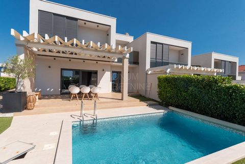 For sale is a superbly decorated house (three-bedroom) in Vodice, just 500 meters from the beach. It is being sold fully furnished and is ready for moving in or tourist rental. Located in a quiet street, this property offers the perfect combination o...