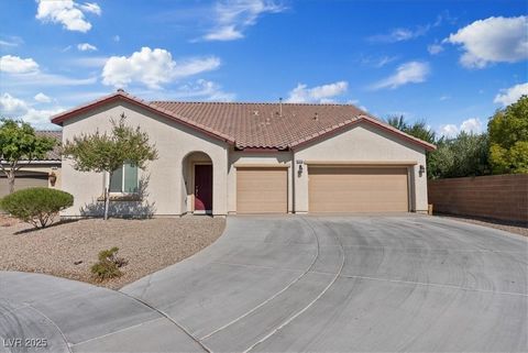 Move-in-ready home w/ main-level living & soaring vaulted ceilings for a bright, open feel. Freshly painted interior. Private office & sep dining room for gatherings. 1st-floor primary suite has wall-mounted TV, ceiling fan, large ensuite w/ soaking ...