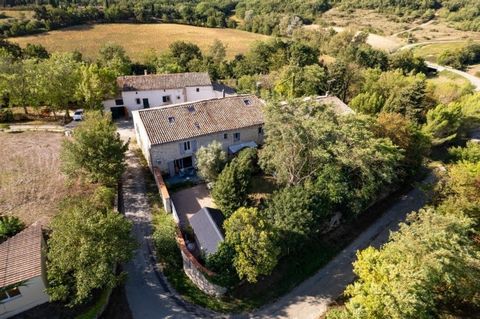 Maison en pierre de 250 m² avec jardin et terrain