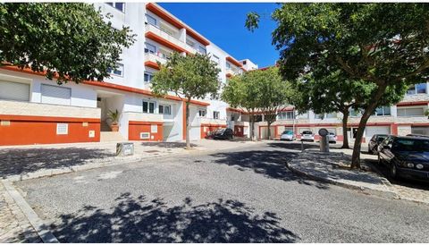 Spacious and functional 2 bedroom apartment renovated, next to Saint Dominic's International School in São Domingos de Rana, Cascais. Consisting of entrance hall, living room with balcony, kitchen equipped with extension, hall bedrooms, bathroom (com...
