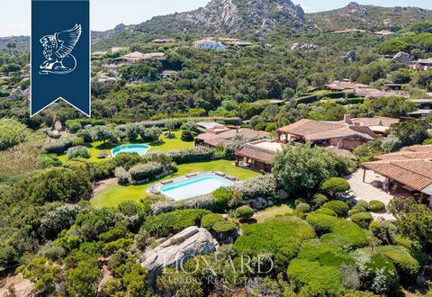 This luxurious villa directly overlooking the sea of Sardinia's north-eastern coast, is in front of the Maddalena archipelago. Located in a small residential context in the renowned tourist resort of Punta Sardegna, this panoramic estate include...