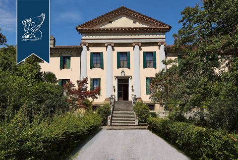 This majestic and historical Venetian villa for sale dates back to the 16th century and is located in the province of Padua, just a few steps from the heart of Abano Terme, a Venetian town famous for being one of the main spa areas in Europe. Charact...