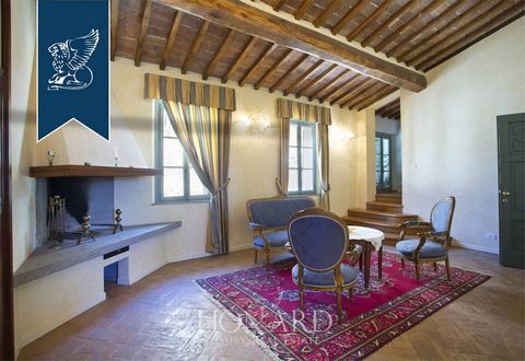 This residence for sale in the historic center of a picturesque and peaceful town in the province of Siena, consists of a 17th century building with a total area of 600 sq m, divided into five independent apartments, for a total of five bedrooms and ...