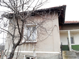 This property consists of a 2-storey house having about 130 sq.m. of\nliving area, good-sized plot of land spreading over 1310 sq.m., summer\nkitchen and a few outbuildings. The property borders on a good asphalt\nroad and it makes the house easily a...