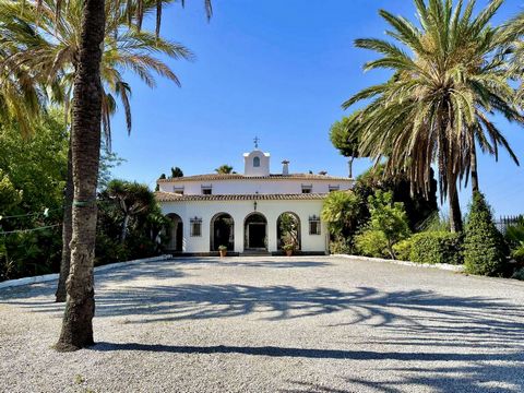 Deze fantastische villa werd gebouwd op een perceel van 9.000 m2 in de vroege jaren zeventig naar een zeer hoge standaard met prachtige Andalusische en Moorse architectuur. De villa is zeer privé. Er zijn verbazingwekkende uitzichten in deze heuvelto...