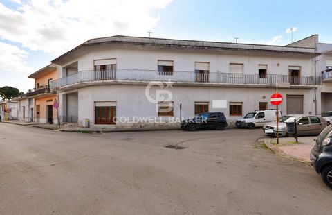 CAVALLINO - LECCE - SALENTO In Cavallino, important Messapian centre located south of Lecce, in the central area we offer for sale an immovable property with large sizes, that was built at the end of 60's and that is composed by three residential uni...