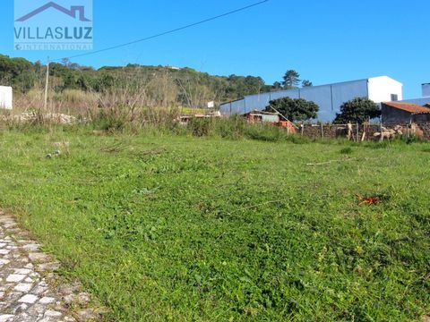 Region: Silver Coast ; Location: Nazaré 5 minutes from the beach, 10 minutes from São Martinho e Nazaré and 1 hour from Lisbon international airport. Total plot area 176.50m2; Total possible construction area:158.10m2 Description: Plot of land for ur...