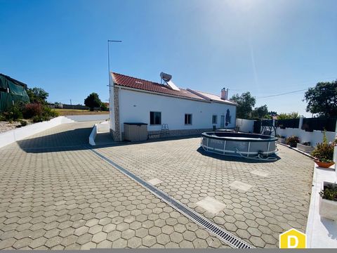House with mezzanine, annexes and land - Caldas da Rainha Looking for a house with land in a quiet and pleasant area and at the same time close to all services and amenities? Then you must come and see this property! Total area: 1758m2. This beautifu...
