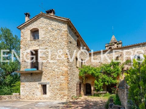 CHARMING RURAL COUNTRY HOUSE IN VILERT This charming rural country house is located in an idyllic village in the Pla de l'Estany. Its impressive surroundings, surrounded by nature and facing the church and town square, make it a real estate gem. Upon...
