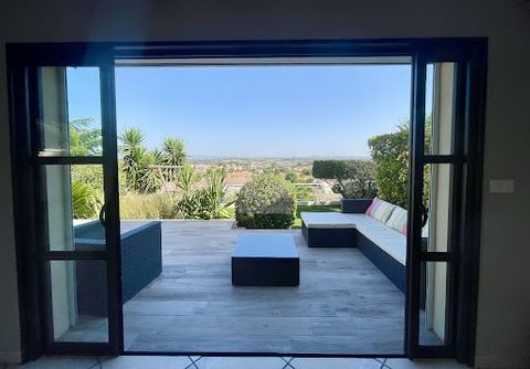 On the heights of this village, on the outskirts of Beziers, superb panoramic view over the entire countryside for this T5 villa, perfectly renovated for modern and comfortable comfort. On first level, the large fitted kitchen opens onto a first terr...