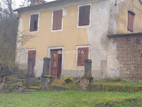 An old house for renovation located in Pazin is for sale. The house has 120 m2, and it was built on a plot of 768 m2. A use permit was obtained.   It extends over two floors, ground floor and first floor, and a garage is located in the extension of t...