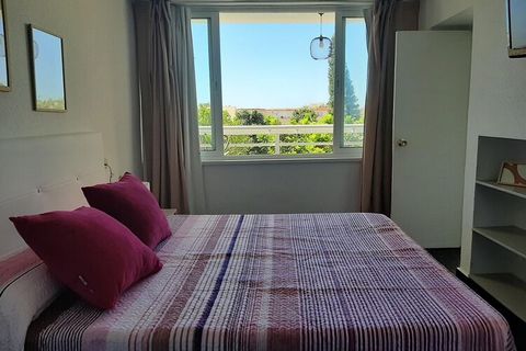 Come and relax in this lovely sunny apartment which has a spacious and a cosy living room, a comfortable bedroom, and a large terrace. You can start your morning with a breakfast at the terrace as you watch the sunrise. This place is perfect for a co...