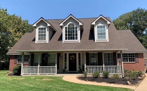 Just Reduced and brand new roof! Welcome to your new home in the beautiful gated April Sound County Club Community. Your home offers 3 full bedrooms, study that could be a 4th bedroom, 3 full baths, game room, formal dining, breakfast area, kitchen w...