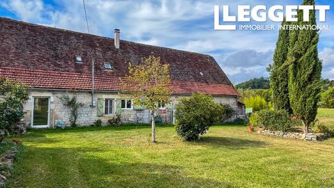 A24041NB46 - Beautiful 3-bedroom stone farmhouse with adjoining barn, large building plot close to a village with services and shops. This beautiful stone house retains all the cachet of the barns of the Quercy and Causse areas. Well-renovated, it of...