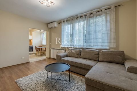 'RockIT Properties' is pleased to present you a wonderful one bedroom apartment in the district of. East. The apartment has a large bedroom with a terrace to it, spacious living room and kitchen furnished with high-end furniture and appliances, bathr...