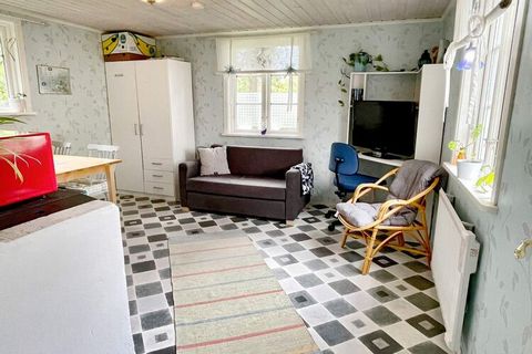 Cosy, rurally located farmhouse close to Öland's holiday paradise Köpingsvik. The house is located on the plot of the large house, here you have your own part of the garden with outdoor furniture. On the farm there are horses, chickens, cats and dogs...
