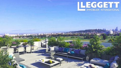 A24596ARD92 - LEGGETT PRESTIGE is pleased to present this beautiful 4 bedroom apartment ideally located in western Paris, in Garches in the Hauts-de-Seine department. This apartment is located in a medium-sized luxury residence (98 units). The commun...