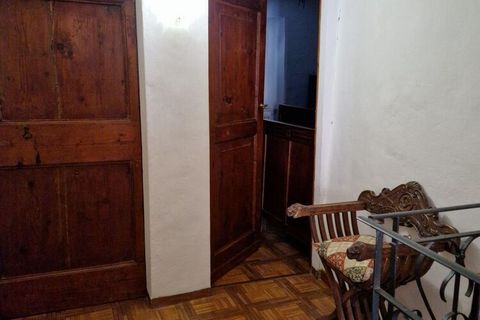 26 km from the sea, on top of a hill, 450 m above sea level, in the historic center of Fratte Rosa (famous for the artisanal manufacture of terracotta), near the ramparts, there is this 17th century house with only only 2 apartments. From the windows...