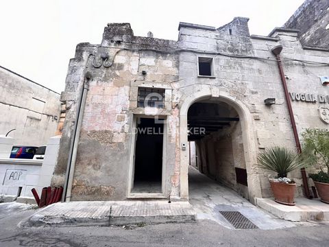 PUGLIA - SALENTO - CURSI In the heart of Cursi, we offer for sale a commercial space of approximately 25 m2. The property is located in the center and enjoys a strategic position with excellent visibility. The place needs a renovation that highlights...