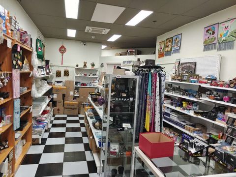 Shops with stable leases, ready to settle 【Listing Description】 Low investment and stable return on shop property, the famous tobacco shop chain TSG in Gladstone park shopping center, the store is used to operate cigarette gifts, the tenant has been ...