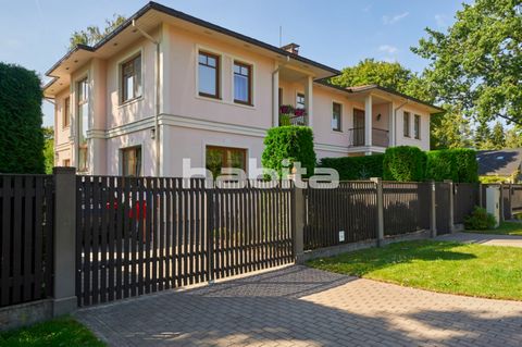 We offer to purchase a twin house with its own territory in a quiet area of Jurmala, Melluzi.Two-storey house with three bedrooms, two bathrooms, a spacious living room with dining area, kitchen, balcony and private parking on the Baltic Sea. An idea...