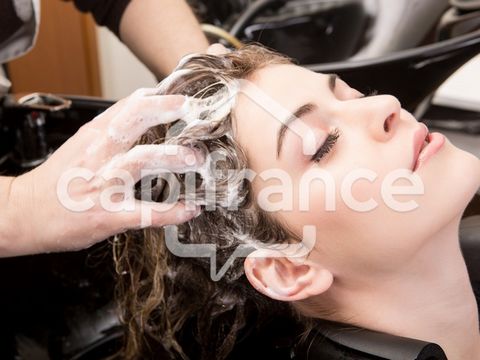 Dpt Haute Savoie (74), à vendre SAINT JULIEN EN GENEVOIS Salon de coiffure mixte