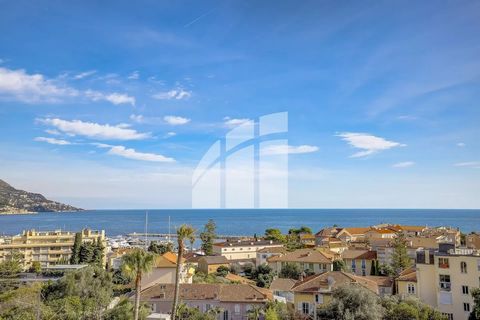 In the heart of Beaulieu-sur-Mer: Facing the sea, in one of the city's most prestigious Belle Epoque residences dating back from 1885, exceptional apartment - type 4 rooms - completely renovated. Located on the 1st floor, above the ground level, with...