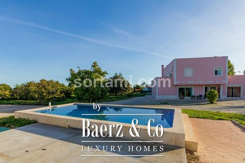 Magnificent detached villa with five bedrooms, in Luz de Tavira. The ground floor consists of a living room with fireplace, a dining room with access to a large fully equipped kitchen, a laundry room with a washing machine and dryer with access to th...