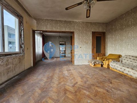 Top Estate Real Estate bietet Ihnen eine Backsteinwohnung mit zwei Schlafzimmern im Zentrum der Stadt Polski Trambesh, die 37 km von der Stadt Veliko Tarnovo entfernt liegt. Die Gegend ist ruhig, gut erschlossen und in der Nähe des angebotenen Grunds...